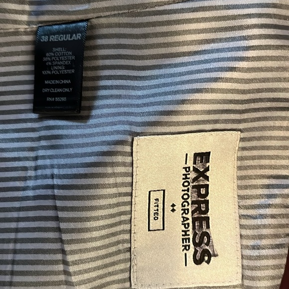 Express Photographer Men’s Fitted Suit + FREE Shirt - Picture 11 of 13